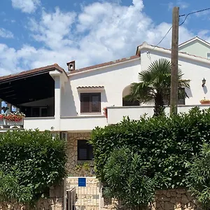 https://villa-gromaca.primorje-gorskikotar.com