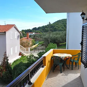 https://apartments-villa-annika.hotels-in-trogir.com